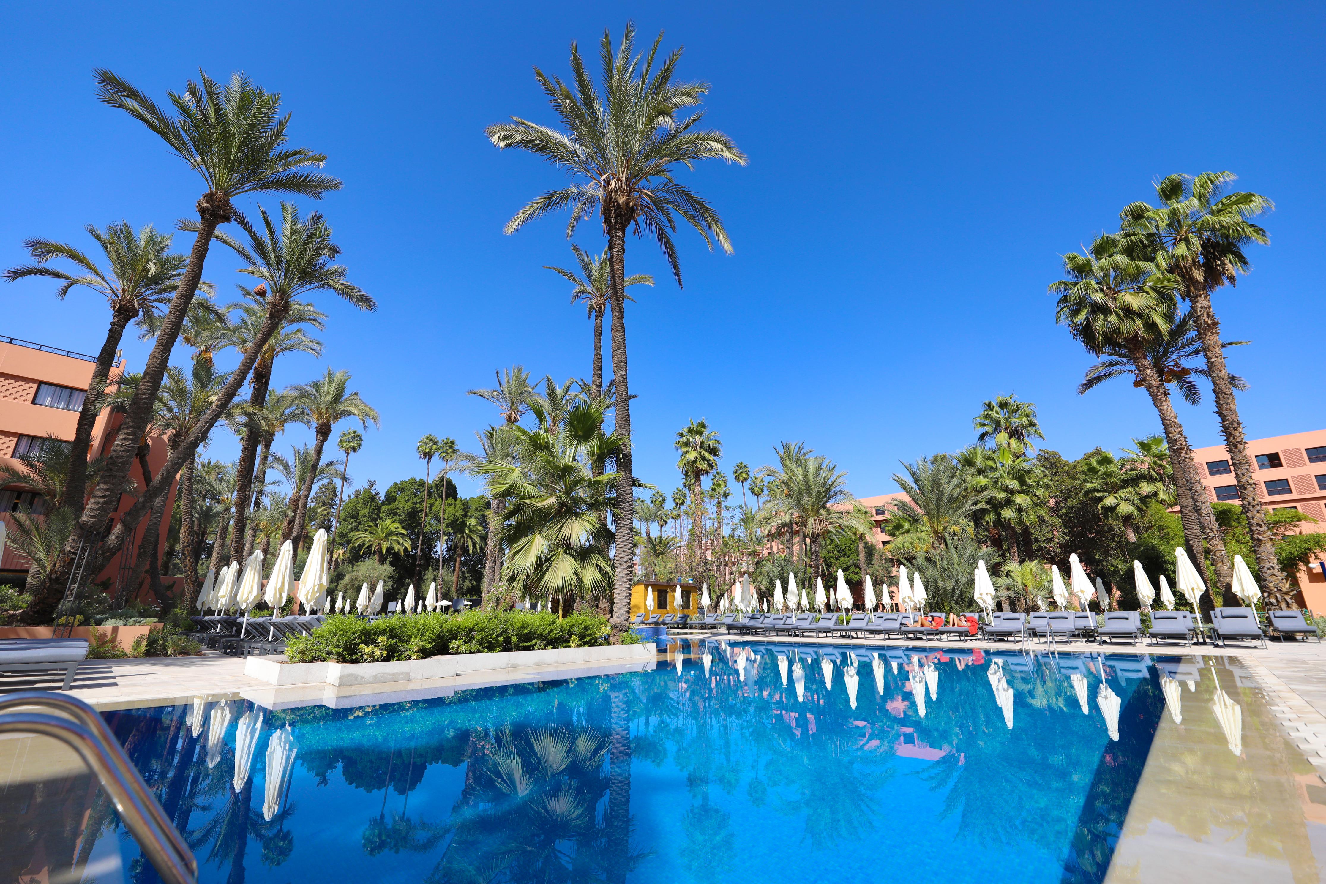 Kenzi Farah Marraquexe Exterior foto A swimming pool in a hotel in Morocco